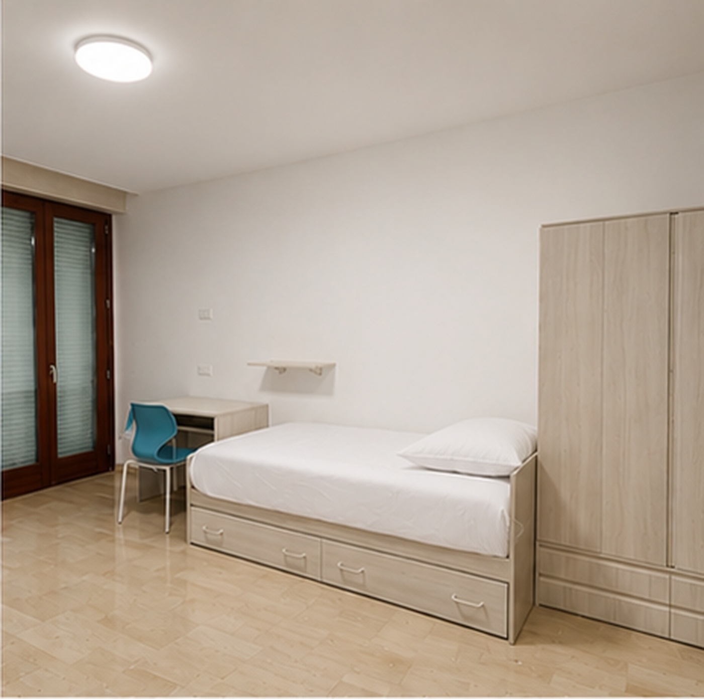 Camera singola con letto, scrivania e armadio
